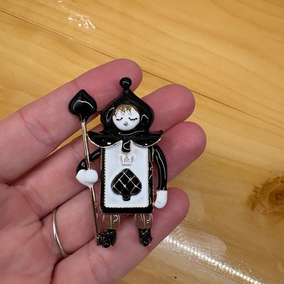 Source Unknown Accessories - Ace of Spades Alice in Wonderland Brooch